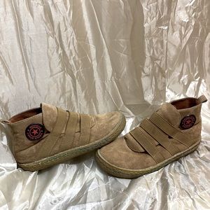 RARE Vogue sport fashion leather designer classic booties comfortable tan luxury